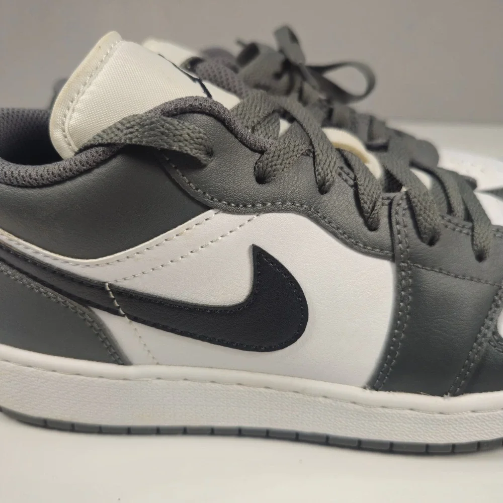 Nike Air Jordan 1 Low GS 7Y Men's 7 Women's 8.5 White Grey Black 553560-152